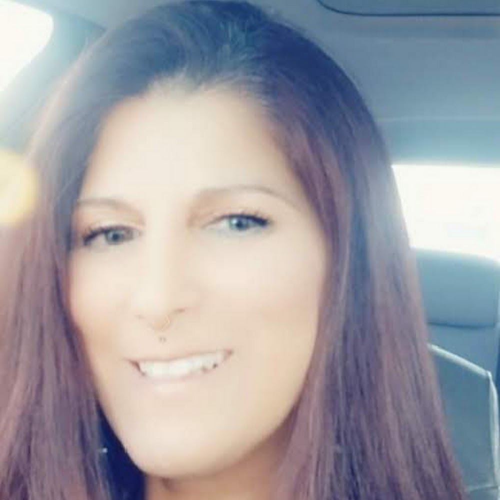 Meet your Posher, Carmela